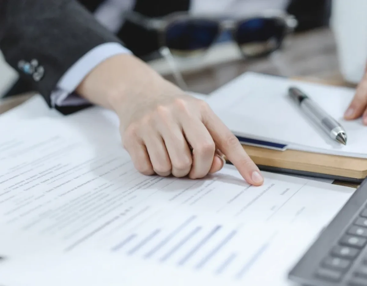 L'évolution du droit des contrats internationaux face aux défis des crises mondiales
